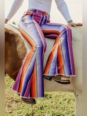 Ranch Dressn Fallon Taylor Purple Serape Super Flares Flare Denim Jeans 00💜